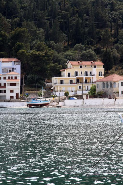 Santafemia Apartment Agia Efimia Luaran gambar